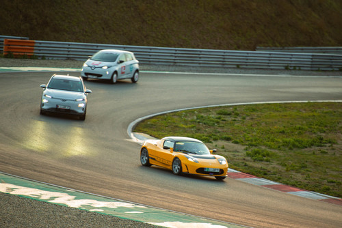 24-Stunden-Rennen für Elektroautos in der Motorsport-Arena in Oschersleben mit dem späteren Sieger an der Spitze.