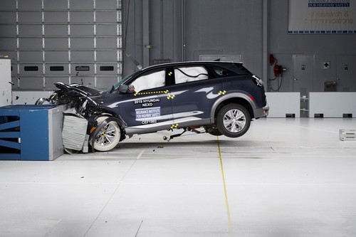 Brennstoffzellen-Fahrzeug Hyundai Nexo beim Crashtest.