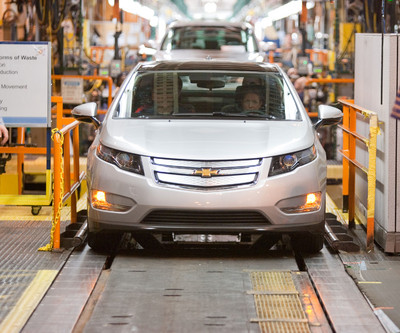 Chevrolet Volt: Erstes Vorseirenmodell rollt vom Band.