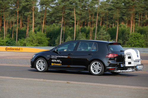 Continental erzielt im Fahrversuch (VW Golf) unter 35 Milligramm Stickstoff pro Kilometer. 