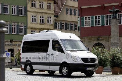 Das Bundesumweltministerium fördert die Entwicklung und den Testeinsatz von Elektrotransportern der Marke Mercedes-Benz.