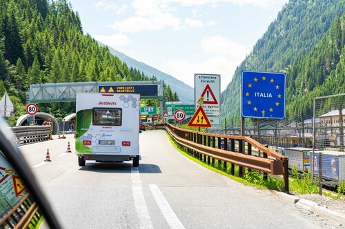 Der E-Caravan von Dethleffs auf Tour über die Alpen.