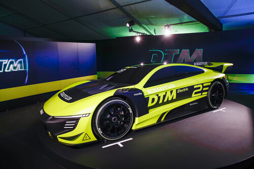 Designmodell eines Rennwagens für die DTM Electric.