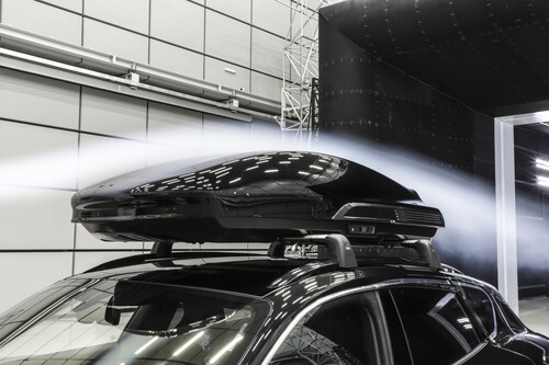 Die Performance-Dachbox von Porsche wurde im Windkanal getestet und ist für Geschwindigkeiten bis 200 km/h freigegeben.