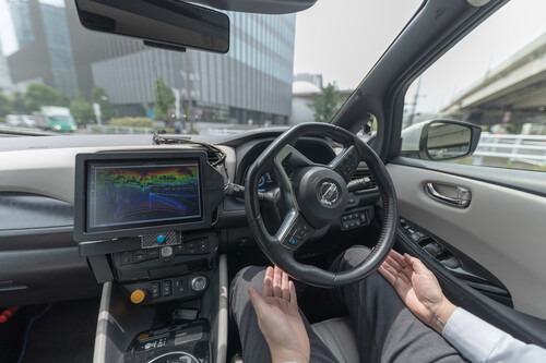 Ein mit 14 Kameras, zehn Radar- und sechs Lidarsensoren bestückter Leaf dient Nissan als Prototyp für autonomes Fahren.