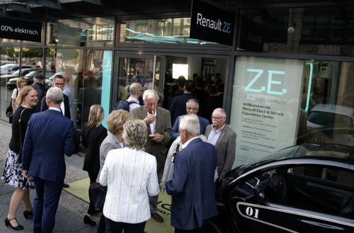 Eröffnung des „Electric Vehicle Experience Center“ von Renault in Berlin.