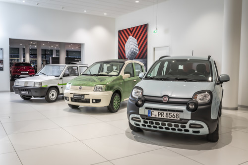 Fiat Panda Elettra (1990), Fiat Panda Aria (2007) und Fiat Panda Hybrid (2019) im Motorvillage Frankfurt. 