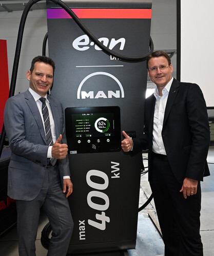 Ihre Unternehmen bauen gemeinsam ein öffentliches Ladenetz für Elektro-Lkw in Europa auf (von links): Eon-Vorstansvorsitzender Leonhard Birnbaum und MAN-Chef Alexander Vlaskamp