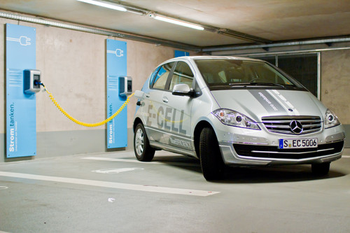 Im Parkhaus des Mercedes-Benz Museums stehen  sechs Elektro-Ladestationen zur Verfügung.