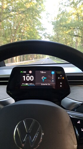 Intelligente Geschwindigkeitsregelanlage in einem VW ID Buzz.