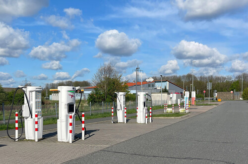 Ladesäulen ohne Überdachung an der Rastanlage Aalbek West.