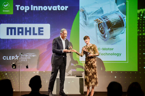 Mahle-Chef Arnd Franz nahm den „Top Innovator Award 2023“ des Verbandes der europäischen Automobilzulieferer (CLEPA) entgegen. 