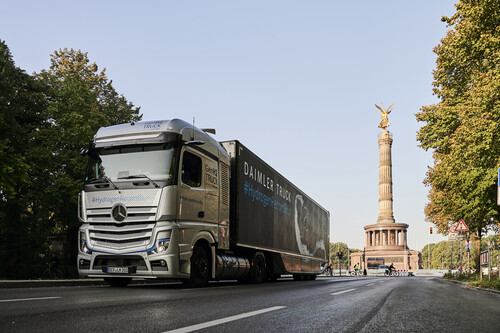 Mercedes-Benz GenH2 Truck knackt 1.000-Kilometer-Marke mit einer Tankfüllung flüssigem Wasserstoff.