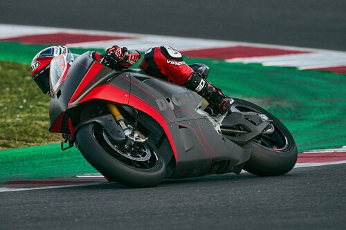 Moto-E-Prototyp von Ducati auf der Teststrecke.