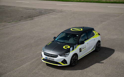 Opel Corsa-e mit Rallye-Designkit.