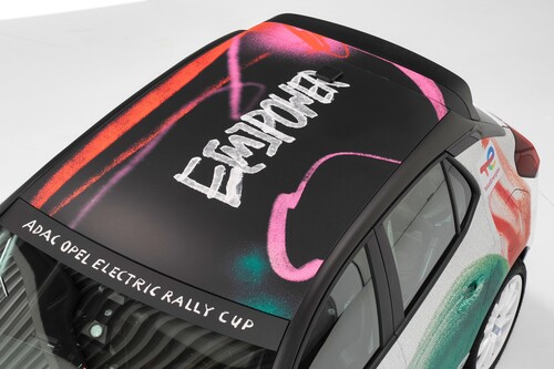 Opel Corsa Rally Electric von Elisa Klinkenberg zum Art Car mit Statement gestaltet.