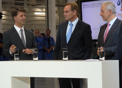 Produktionsstart BMW i3 in Leipzig: BMW-Produktionsvorstand Harald Krüger, Leipzigs Oberbürgermseiter Burkhard Jung und Stanislaw Tillich, der Ministerpräsident von Sachsen (von links).