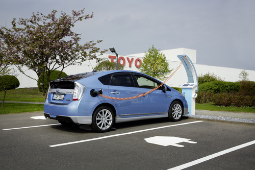 Strom-Parkplätze am Sitz von Toyota Deutschland.