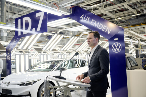 VW-CEO Thomas Schäfer beim Produktionsstart des VW ID 7 im Werk Emden.