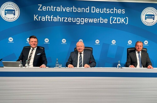  ZDK-Präsident Jürgen Karpinski (Mitte), Vizepräsident und Bundesinnungsmeister Wilhelm Hülsdonk (li.) sowie Vizepräsident Thomas Peckruhn (re.).